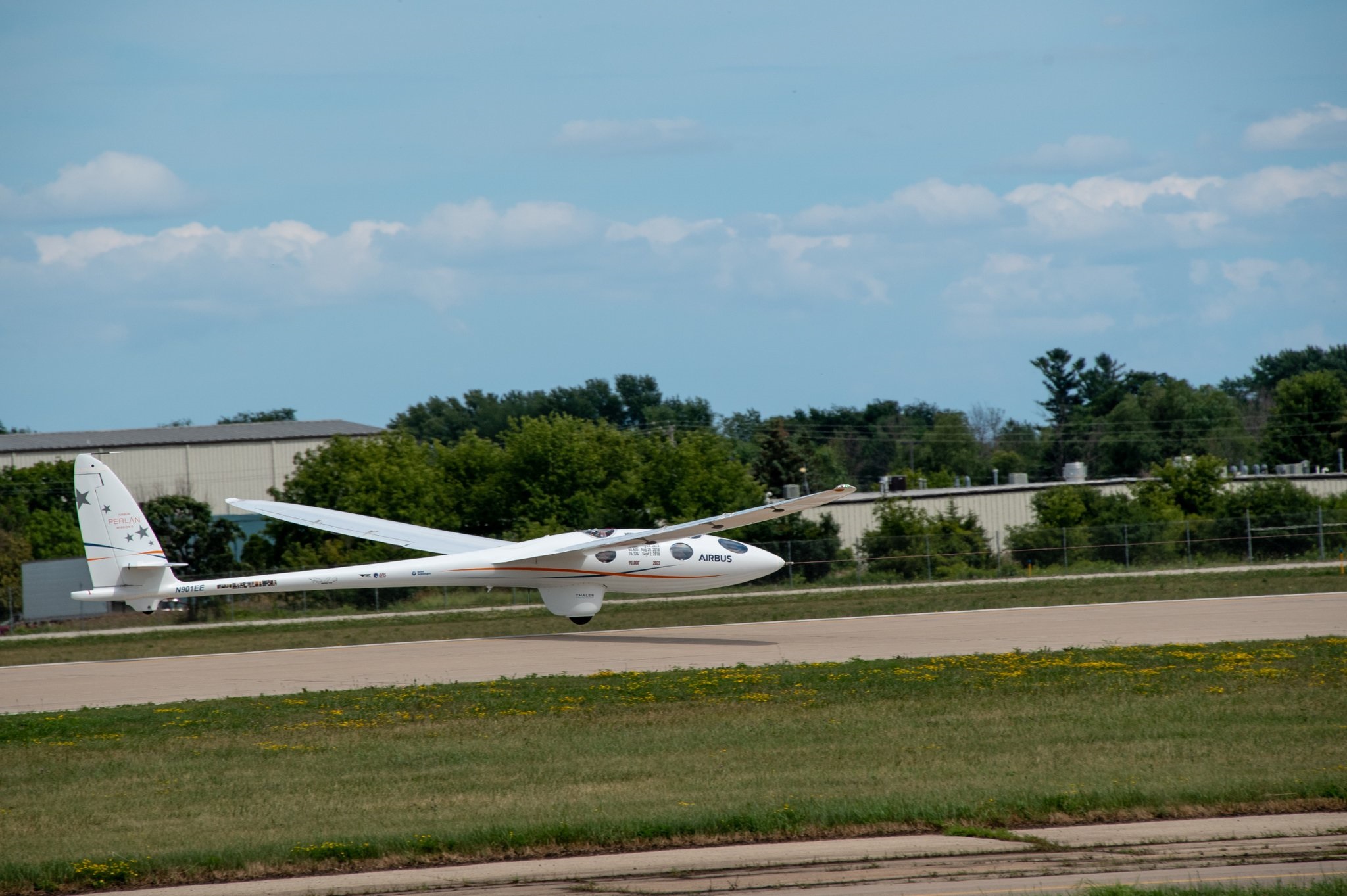 Perlan Mission II  Pressurized  Glider Aims  Edge  of  Space  With  a  New  Record  Of  90,000 Feet ,  Set  Sail  To El Calafate , Argentina .