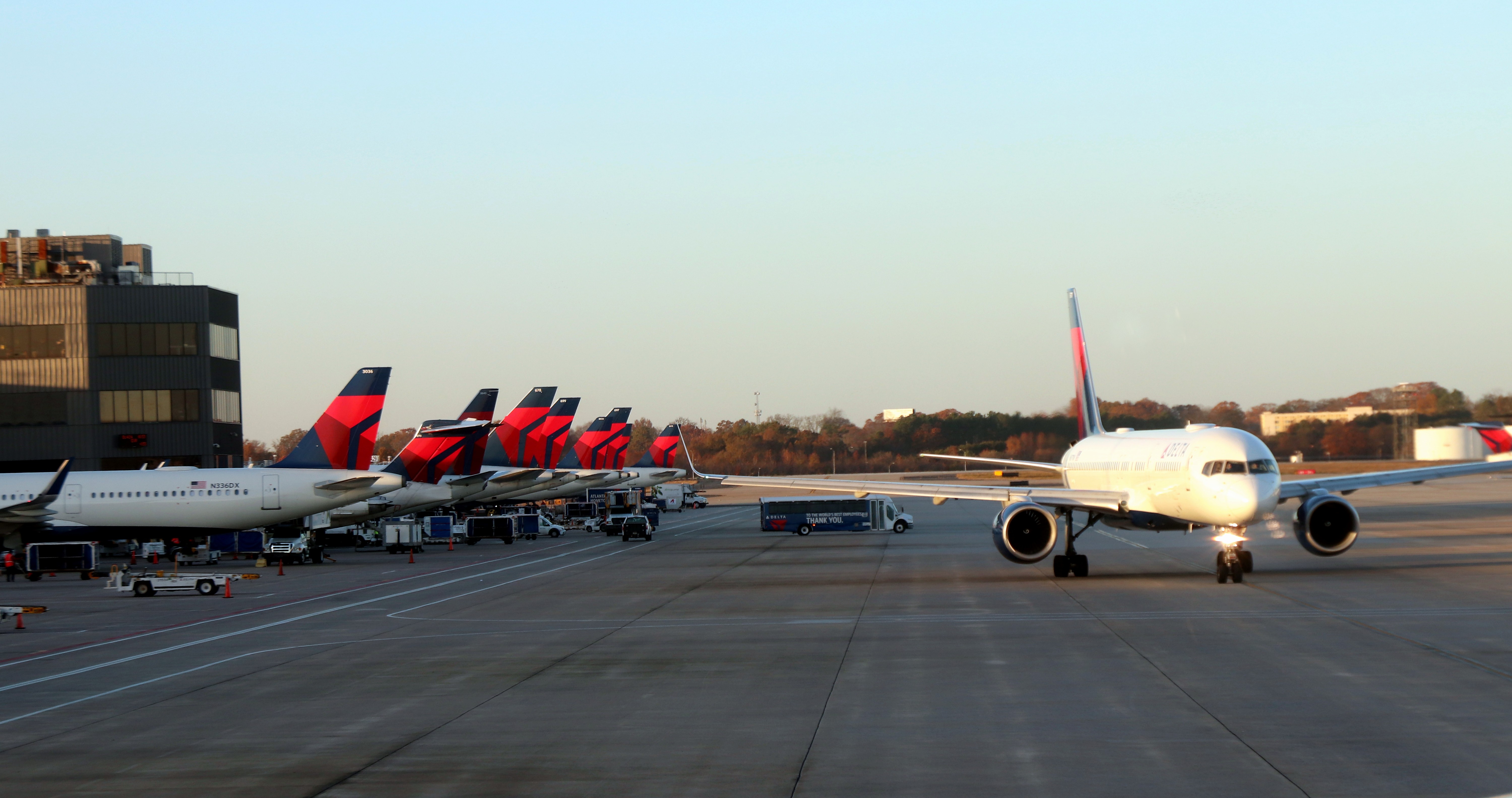 Delta Air Lines'  'Empty Middle seat'  will disappear , All seats on sale from 1st May !