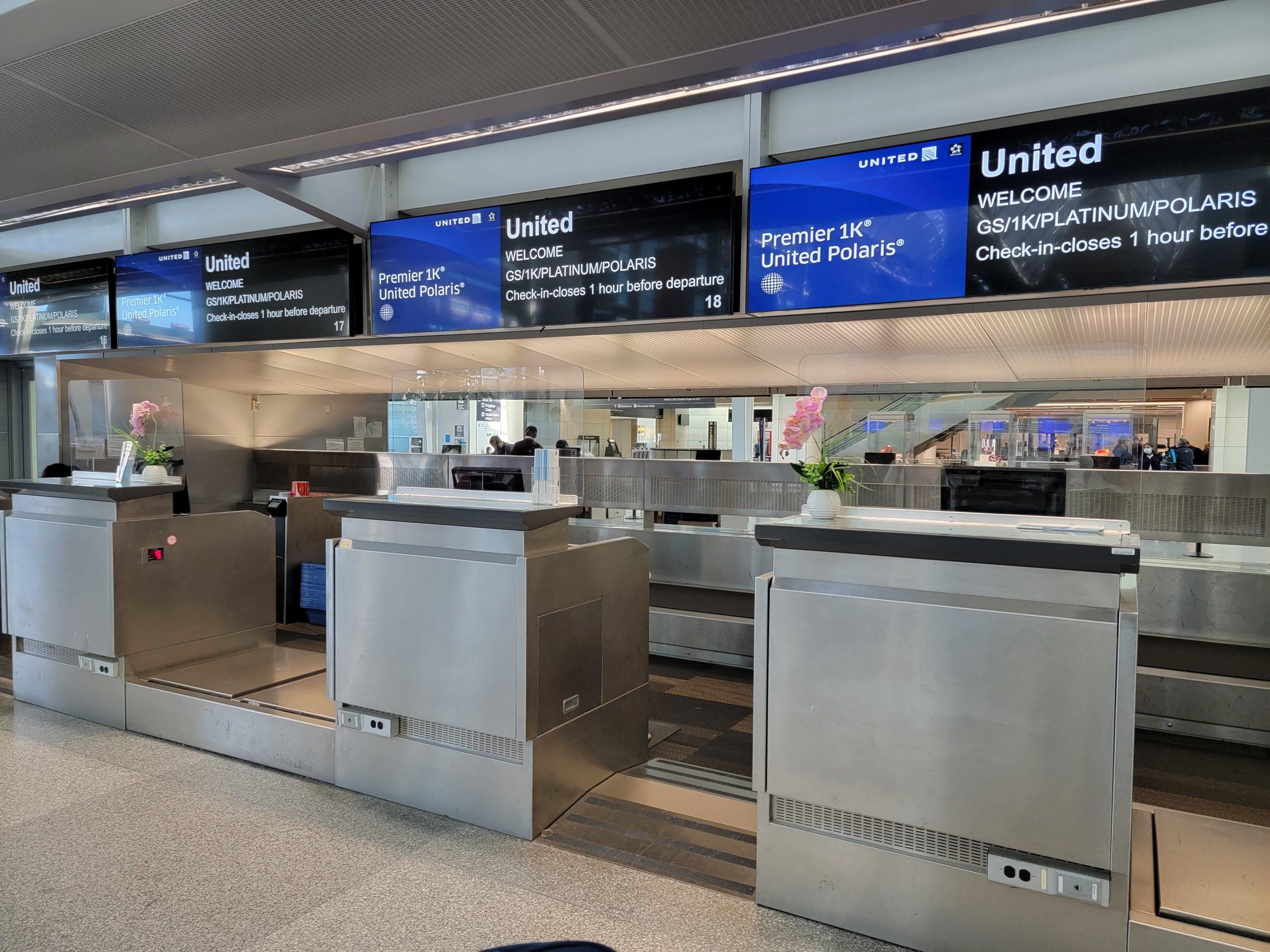 Alleged ICE Threat! Viral Video Shows Heated Confrontation Between United Airlines Agent and Passenger at San Francisco Airport