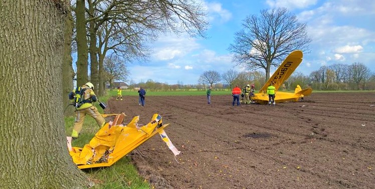 A 1943  built  Piper J3C-65 Cub  crashes into the meadow ,  after  losing  a  piece of  its right wing  to  a  tree , in Netherlands  !