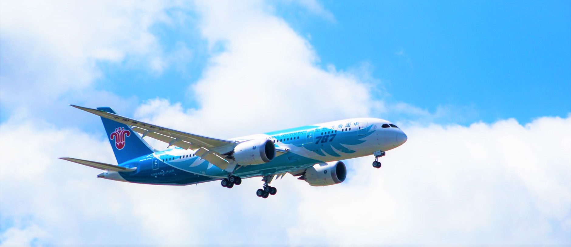 Boeing   Dreamliner  delivery  expedition -  After JAL ,  China Southern  Airlines  receives  two  B787-9  through  Air  Lease  Corporation. 