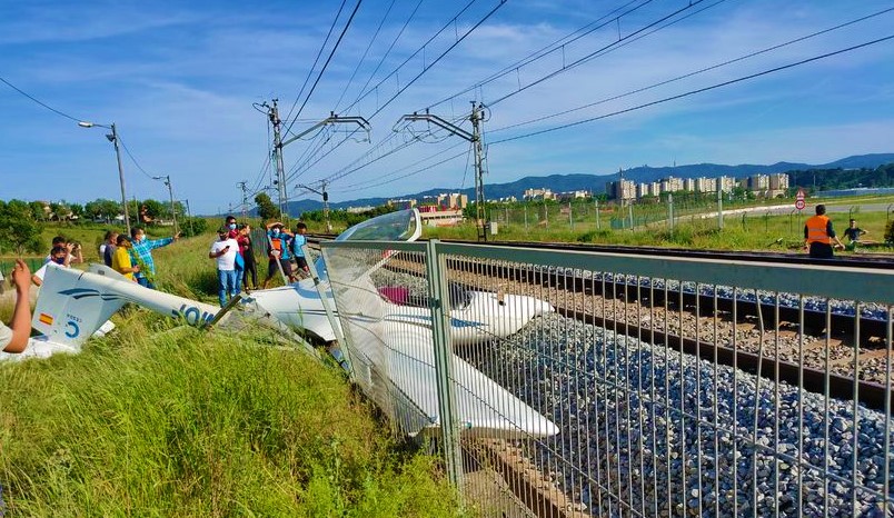 A two seater  Diamond DA20-A1 aircraft crashed near the railway track close to Sabadell Airport , injuiring the sole pilot today.